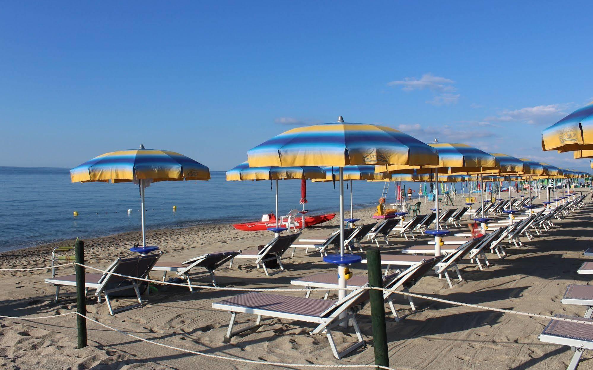 Villaggio Camping Lungomare Cropani Exterior photo